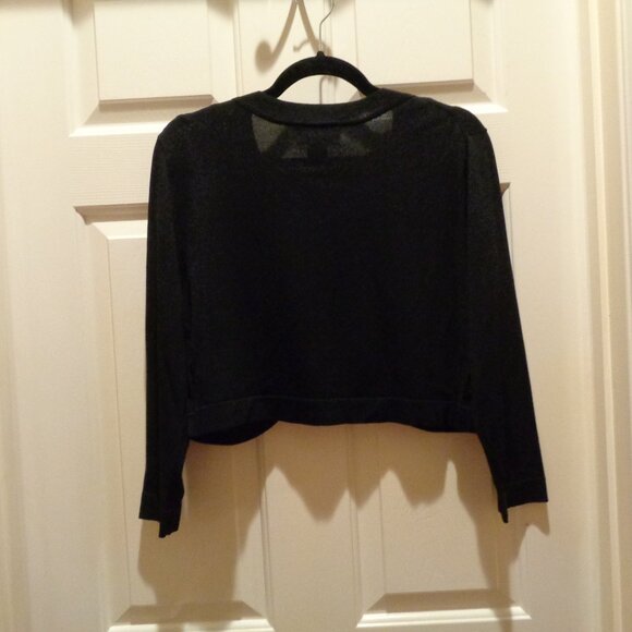 Dressy black shrug to finish off your evening wear! Timeless and classic - Picture 2 of 3